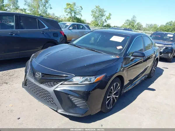 4T1B11HK6JU575551 2018 TOYOTA CAMRY - Image 2