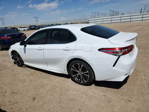 4T1B11HK6JU575596 2018 TOYOTA CAMRY - Image 2