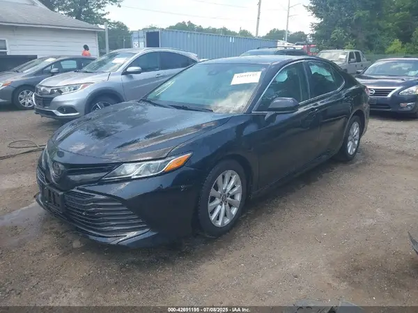 4T1B11HK6JU576148 2018 TOYOTA CAMRY - Image 2