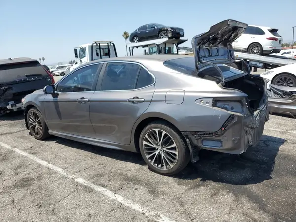 4T1B11HK6JU577381 2018 TOYOTA CAMRY - Image 2