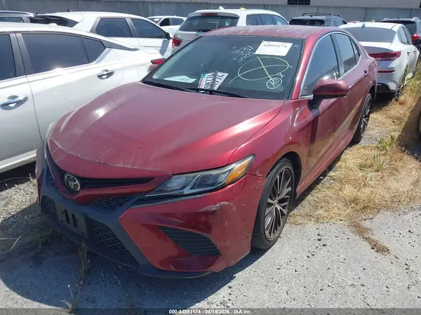 4T1B11HK6JU577994 2018 TOYOTA CAMRY - Image 2