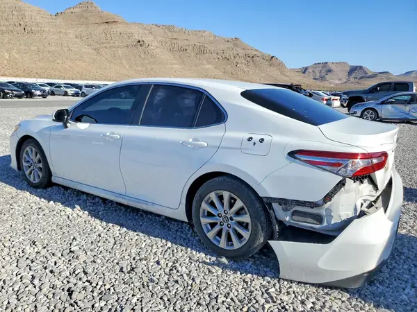 4T1B11HK6JU578045 2018 TOYOTA CAMRY - Image 2