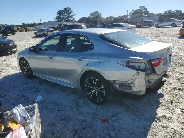 4T1B11HK6JU580300 2018 TOYOTA CAMRY - Image 2