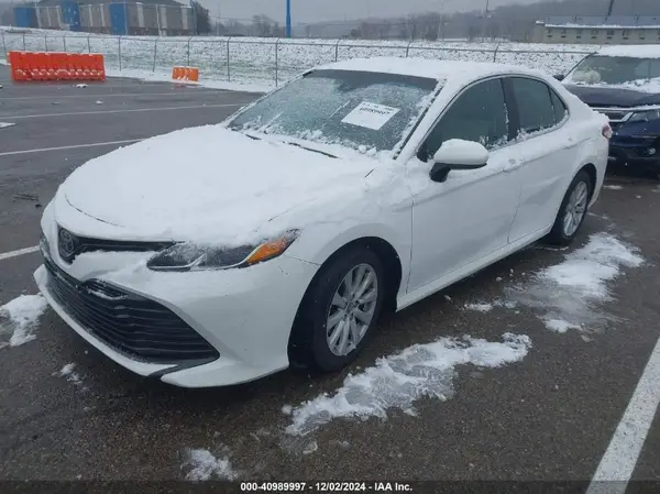 4T1B11HK6JU580538 2018 TOYOTA CAMRY - Image 2