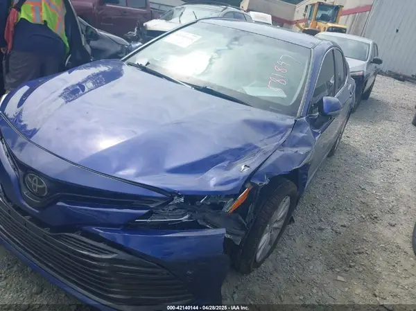 4T1B11HK6JU581897 2018 TOYOTA CAMRY - Image 2