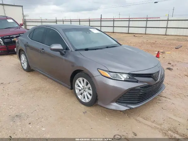 4T1B11HK6JU581902 2018 TOYOTA CAMRY - Image 1