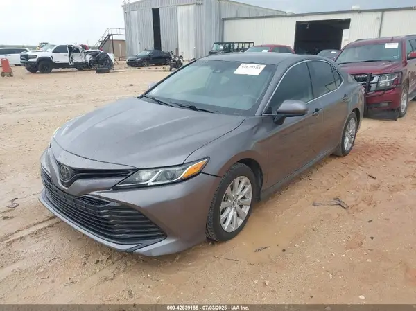 4T1B11HK6JU581902 2018 TOYOTA CAMRY - Image 2