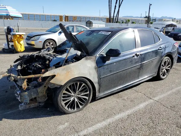 4T1B11HK6JU582631 2018 TOYOTA CAMRY - Image 1