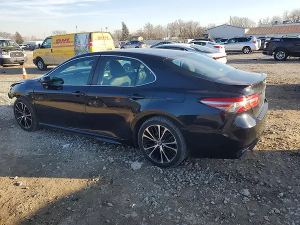 4T1B11HK6JU582872 2018 TOYOTA CAMRY - Image 2