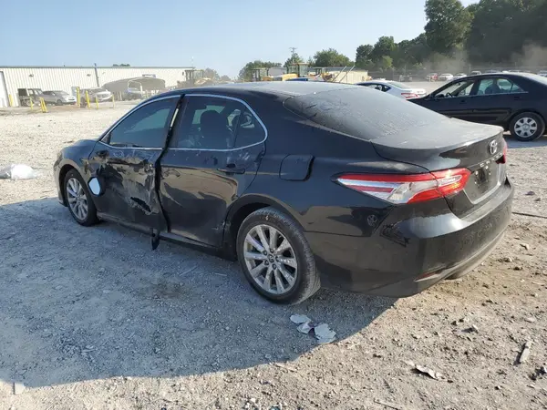 4T1B11HK6JU582970 2018 TOYOTA CAMRY - Image 2