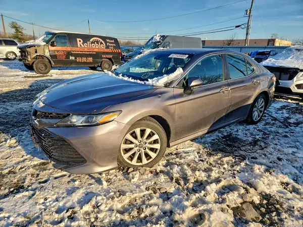 4T1B11HK6JU583164 2018 TOYOTA CAMRY - Image 1