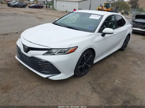 4T1B11HK6JU584380 2018 TOYOTA CAMRY - Image 2