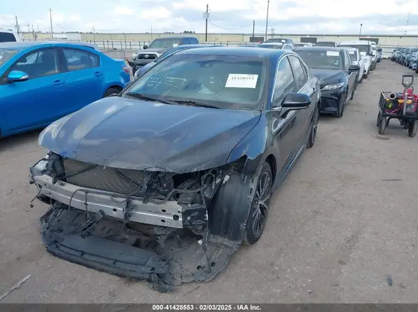 4T1B11HK6JU586369 2018 TOYOTA CAMRY - Image 2