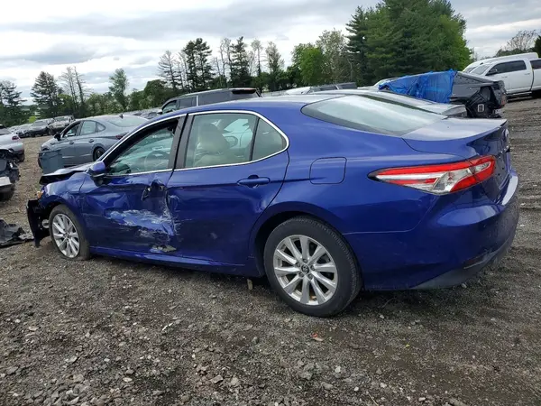 4T1B11HK6JU586632 2018 TOYOTA CAMRY - Image 2