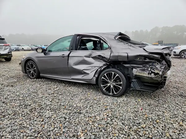 4T1B11HK6JU586744 2018 TOYOTA CAMRY - Image 2