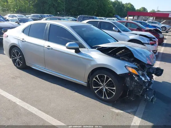 4T1B11HK6JU587117 2018 TOYOTA CAMRY - Image 1