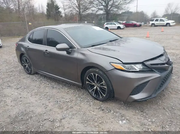 4T1B11HK6JU587800 2018 TOYOTA CAMRY - Image 1