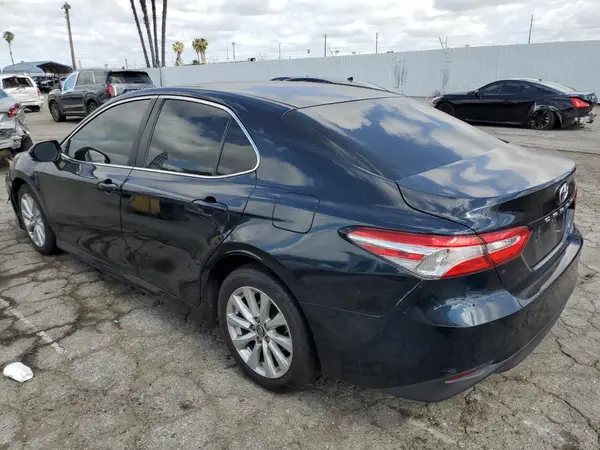 4T1B11HK6JU587893 2018 TOYOTA CAMRY - Image 2