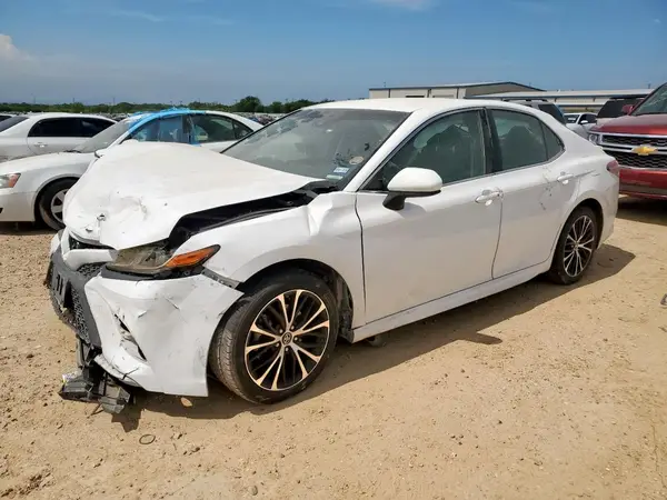 4T1B11HK6JU588106 2018 TOYOTA CAMRY - Image 1