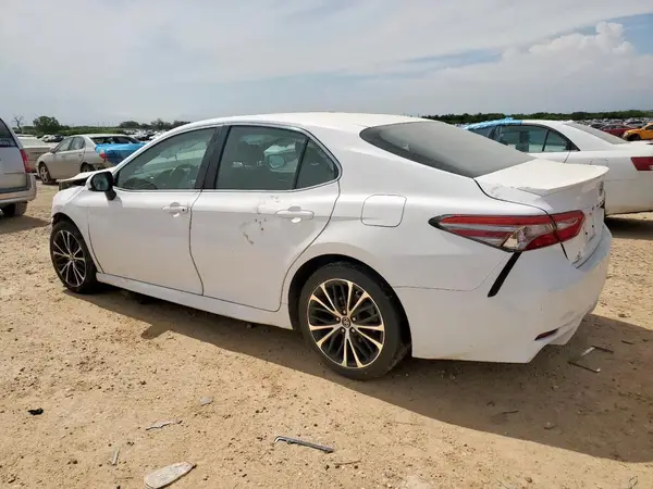 4T1B11HK6JU588106 2018 TOYOTA CAMRY - Image 2