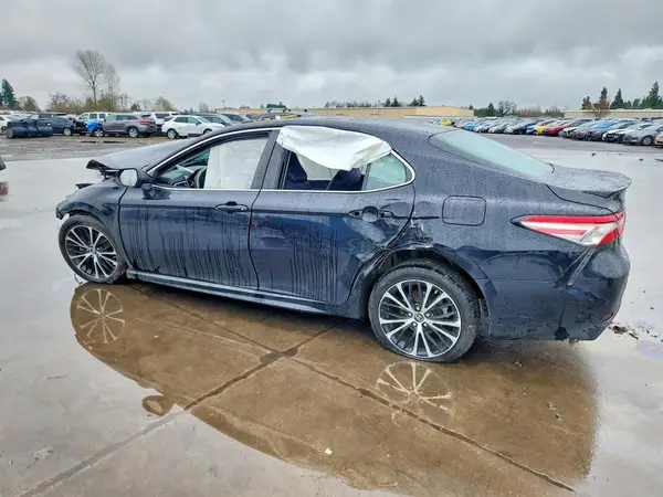 4T1B11HK6JU588204 2018 TOYOTA CAMRY - Image 2