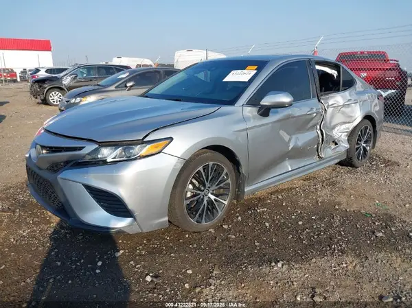 4T1B11HK6JU589546 2018 TOYOTA CAMRY - Image 2