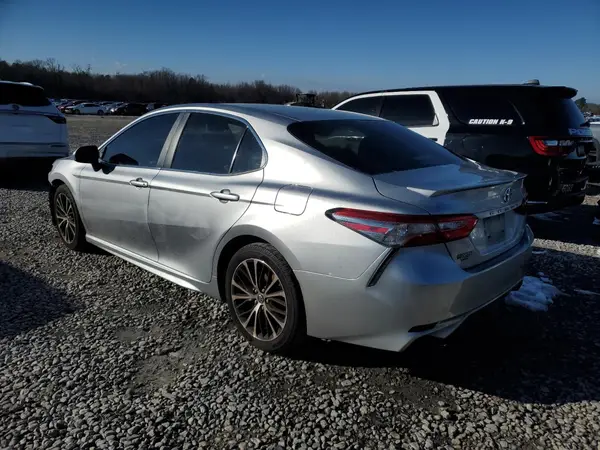 4T1B11HK6JU590096 2018 TOYOTA CAMRY - Image 2
