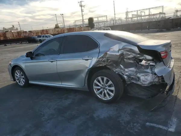 4T1B11HK6JU590826 2018 TOYOTA CAMRY - Image 2