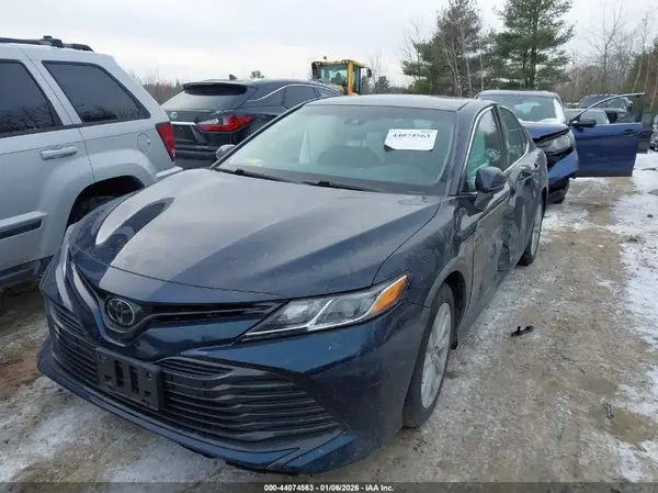 4T1B11HK6JU591197 2018 TOYOTA CAMRY - Image 2
