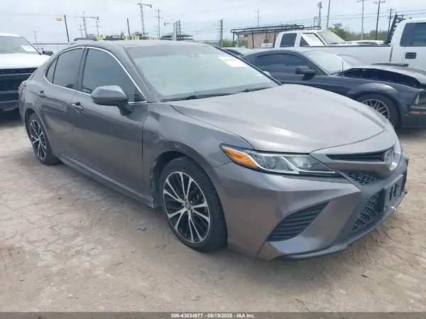 4T1B11HK6JU591202 2018 TOYOTA CAMRY - Image 1