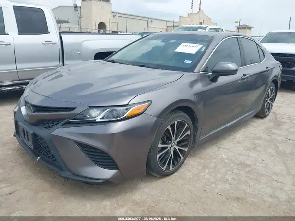 4T1B11HK6JU591202 2018 TOYOTA CAMRY - Image 2