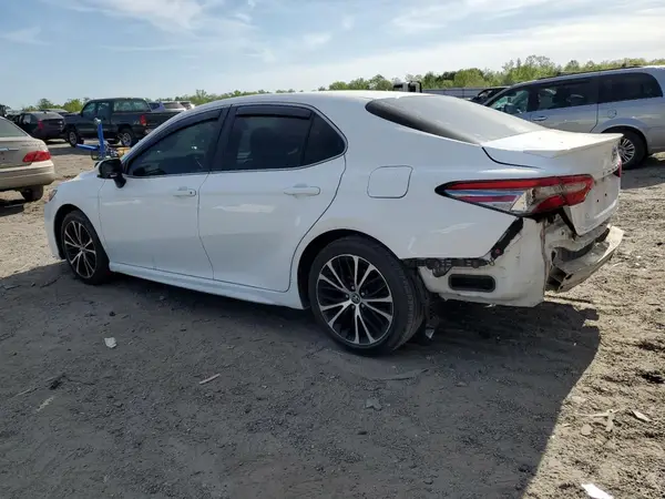 4T1B11HK6JU591216 2018 TOYOTA CAMRY - Image 2