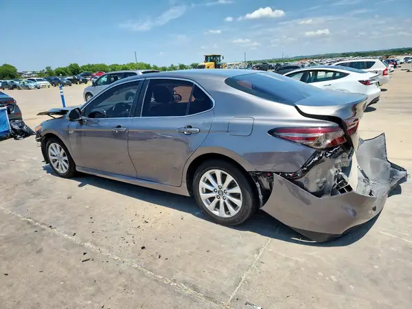4T1B11HK6JU591524 2018 TOYOTA CAMRY - Image 2
