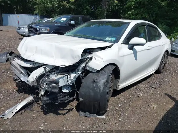 4T1B11HK6JU591653 2018 TOYOTA CAMRY - Image 2