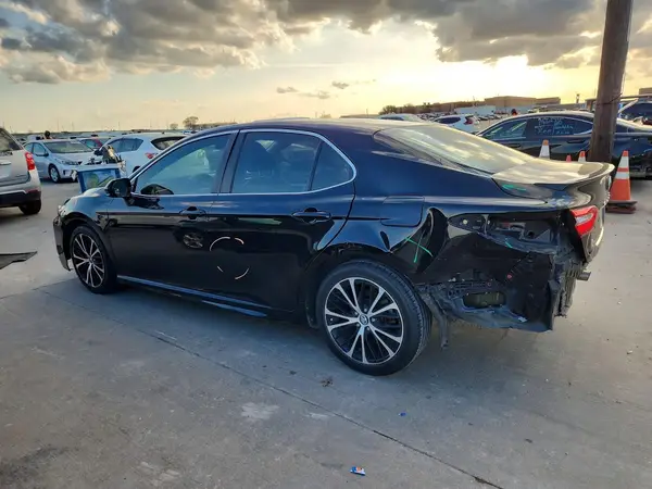 4T1B11HK6JU591748 2018 TOYOTA CAMRY - Image 2
