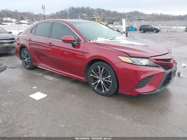 4T1B11HK6JU592074 2018 TOYOTA CAMRY - Image 1