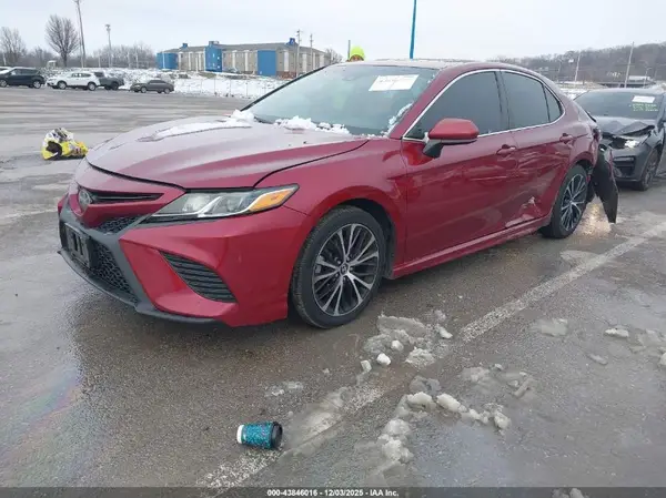 4T1B11HK6JU592074 2018 TOYOTA CAMRY - Image 2