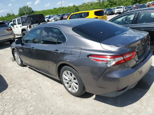 4T1B11HK6JU592527 2018 TOYOTA CAMRY - Image 2