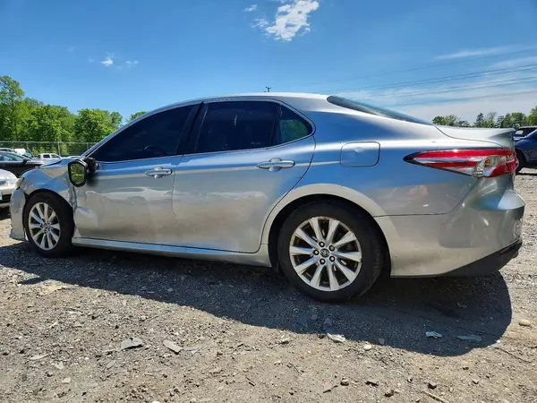 4T1B11HK6JU593094 2018 TOYOTA CAMRY - Image 2