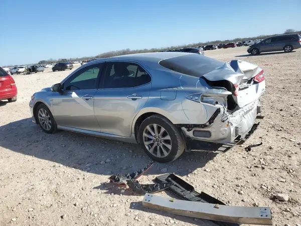 4T1B11HK6JU596237 2018 TOYOTA CAMRY - Image 2