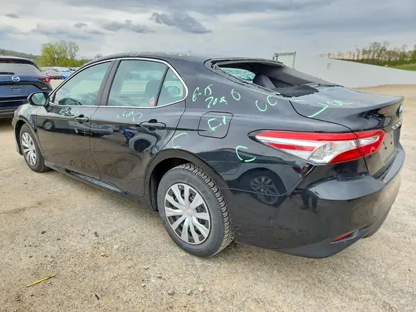 4T1B11HK6JU596495 2018 TOYOTA CAMRY - Image 2