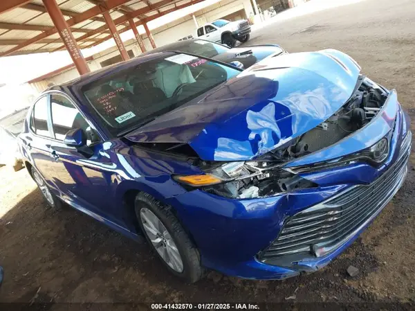 4T1B11HK6JU596657 2018 TOYOTA CAMRY - Image 1