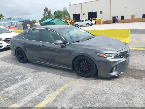 4T1B11HK6JU596982 2018 TOYOTA CAMRY - Image 1