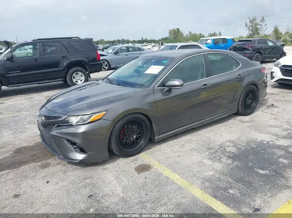 4T1B11HK6JU596982 2018 TOYOTA CAMRY - Image 2