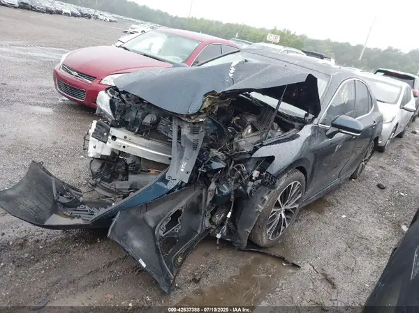 4T1B11HK6JU597940 2018 TOYOTA CAMRY - Image 2