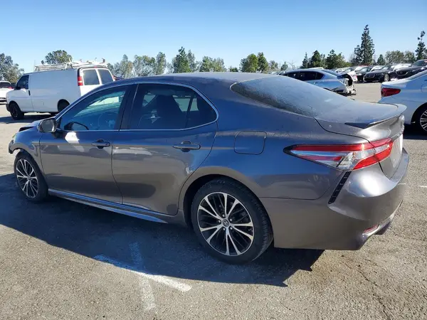 4T1B11HK6JU598067 2018 TOYOTA CAMRY - Image 2