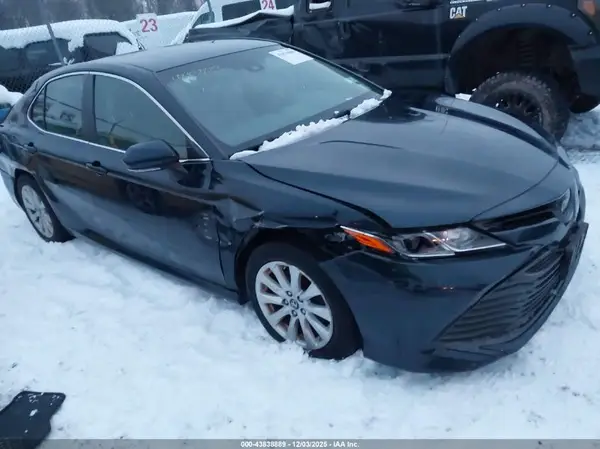4T1B11HK6JU598327 2018 TOYOTA CAMRY - Image 1