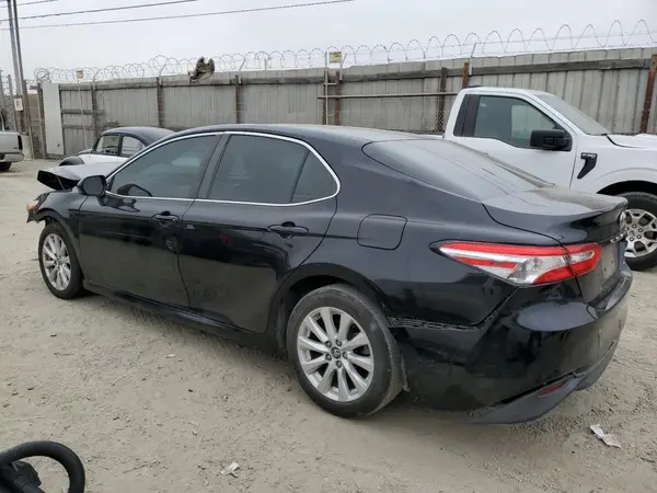 4T1B11HK6JU598330 2018 TOYOTA CAMRY - Image 2