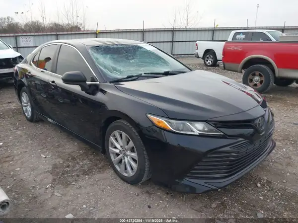 4T1B11HK6JU598800 2018 TOYOTA CAMRY - Image 1