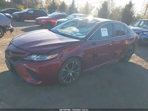 4T1B11HK6JU599641 2018 TOYOTA CAMRY - Image 2